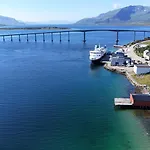 Kafe * Risøyhamn