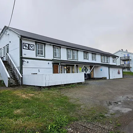 Kafe 招待所 Risoyhamn