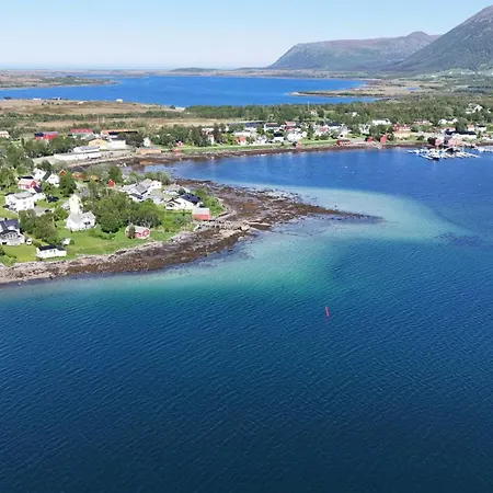 Kafe Vendégház Risøyhamn